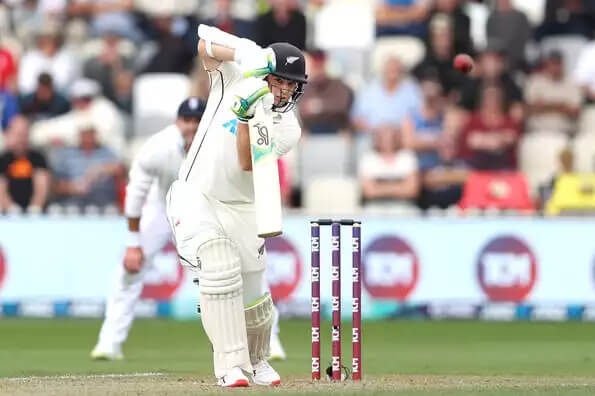 New Zealand steady at Lunch after following on